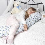Oreiller en forme de L pour les femmes enceintes avec des motifs pour enfants