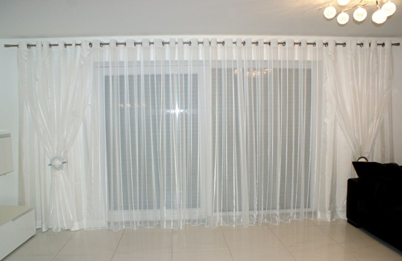 Décor de fenêtre panoramique en tulle blanc