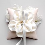 Fleurs artificielles pour coussins décoratifs avec anneaux
