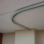 Single row flexible cornice on the ceiling of the office space