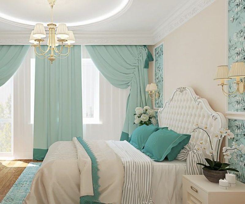 การตกแต่งภายในห้องนอนคลาสสิกพร้อมผ้าม่านสีมิ้นต์