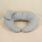 Coussin à damier pour nourrir avec un coussin supplémentaire en forme d'arc