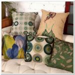 Coussins peints avec différents motifs