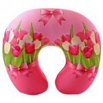 Belle oreiller demi-cercle avec des tulipes