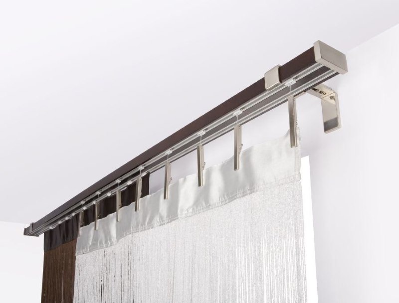 Fastening an aluminum cornice on the wall