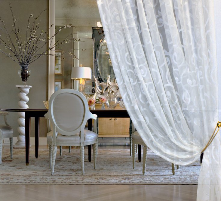 Chaise souple à dossier ovale