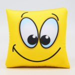 Oreiller carré Smile avec des granules