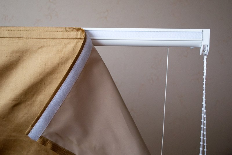 Befestigung von Raffrollos mit Klettverschluss