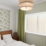 Cortinas verdes en un dormitorio pequeño.