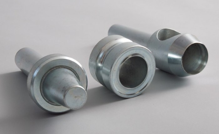 Pièces jointes à la presse pour installer des oeillets
