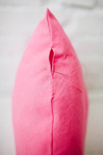 Nous cousons avec une aiguille avec du fil