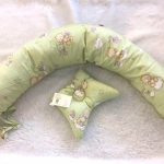 Un petit rouleau-coussin pour les futures mères