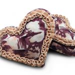 Coussin coeur blanc et lilas inhabituel