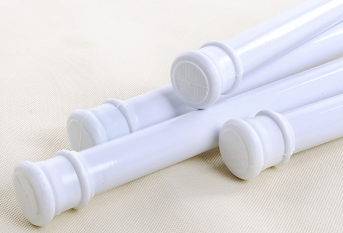 Rideau en plastique blanc pour salle de bain