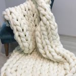 Grand plaid de couleur laiteuse
