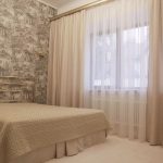 Simple rideau dans la chambre