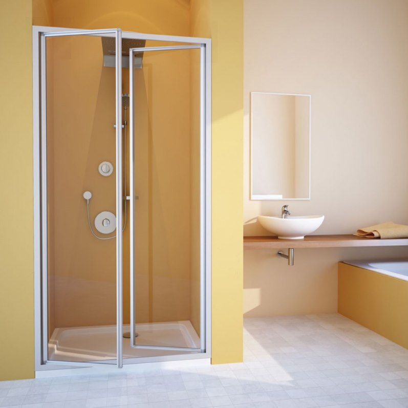 Shower with sliding curtains in a private house