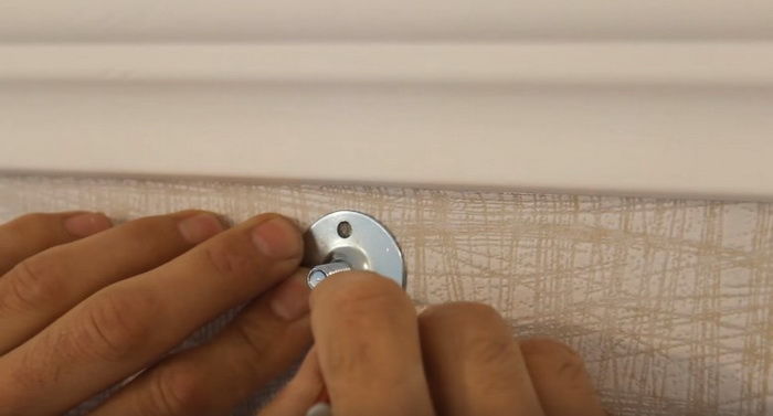 Marking of wall cornice