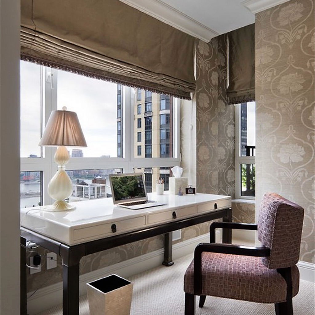 Faire un bureau de directeur dans un bureau moderne