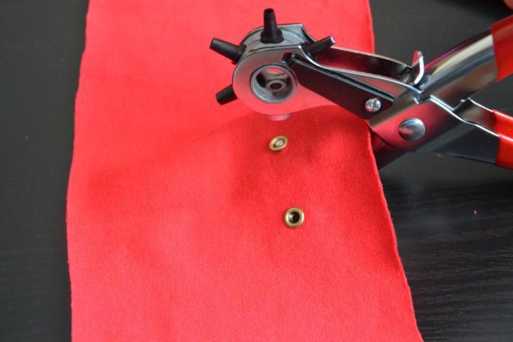 Montage blochki sur le tissu avec une pince