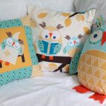 Oreillers faits maison avec des hiboux - mignon et confortable