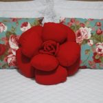 Oreiller élégant rose rouge