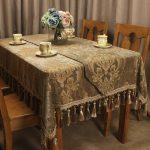 Nappe chic avec des glands pour la décoration