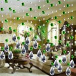 Perles drapées sur les rideaux avec des pendentifs