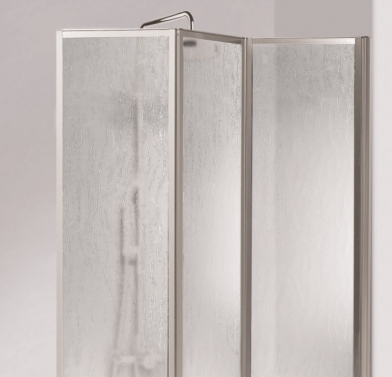 Glass curtain in the shower