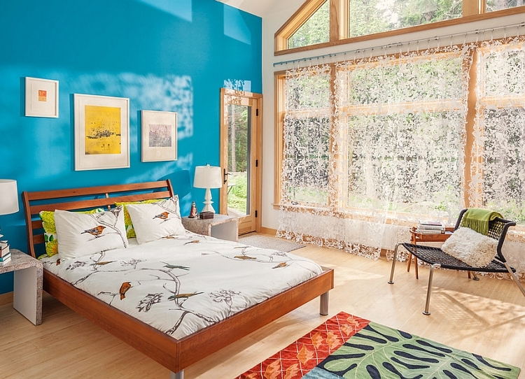 Mur bleu à l'intérieur de la chambre
