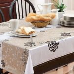 Version moderne de la nappe avec un motif sombre