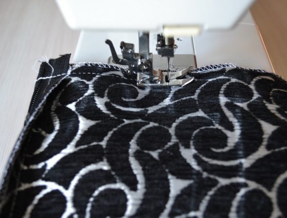 Nous cousons les coutures latérales