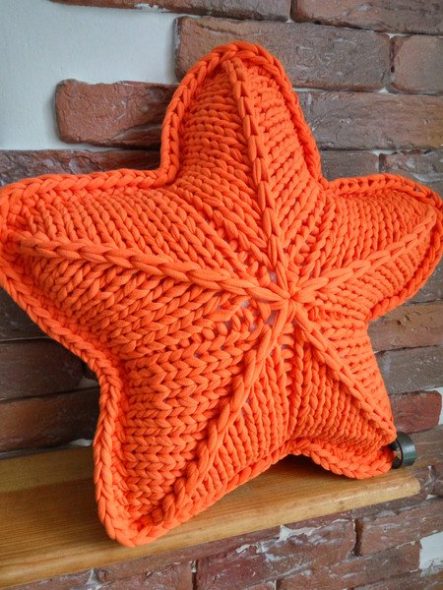 Oreiller étoile orange