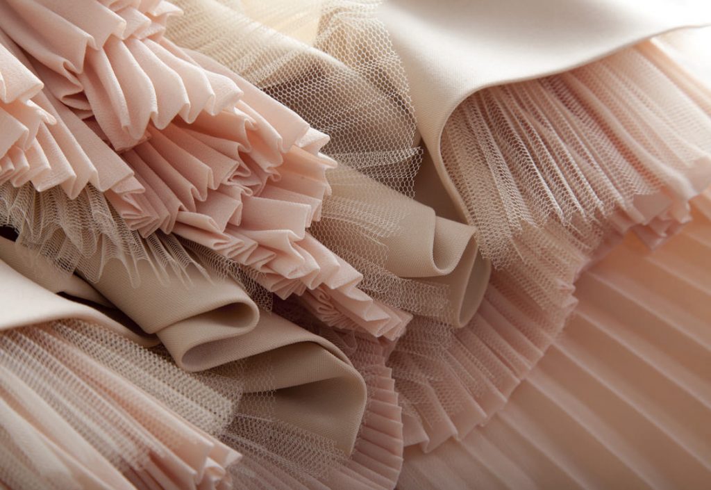 Un exemple de variété de tulle de teinte crème plissée