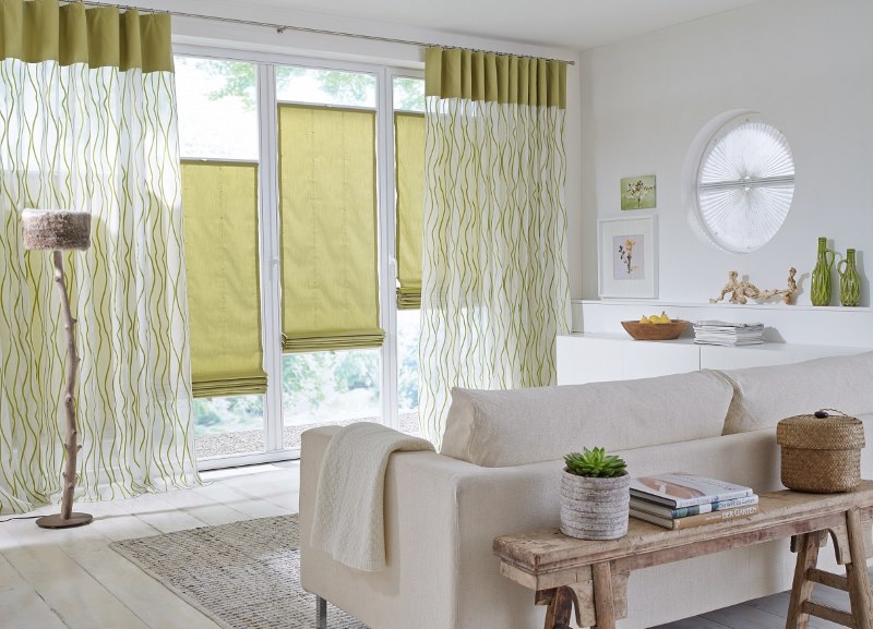 Décoration de la fenêtre dans le salon style écologique