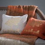 Oreillers décoratifs confortables avec des inscriptions