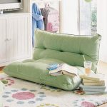 Coussin de sol vert à l'intérieur