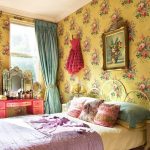 Rideaux occultants dans la chambre d'origine d'une adolescente