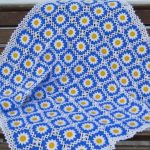 Marguerites blanches et bleues à carreaux