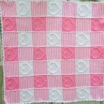 Couverture bébé blanche et rose à rayures pour fille