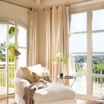 Beige hats on grommets for panoramic windows