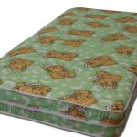 Couverture sur le matelas des enfants avec fermeture à glissière