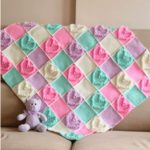 Couverture pour enfants au crochet de quatre couleurs