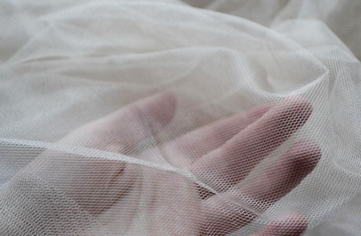Tulle fin kapron net après le lavage à la maison
