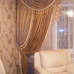 Décoration de rideaux de velours avec des glands