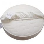 Matelas imperméable pour enfants sur un matelas rond
