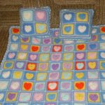 Couverture pour enfants avec des coussins de fils colorés