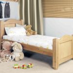 Matelas haut pour enfants dans le berceau