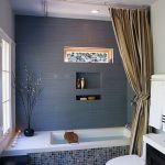 Thiết kế phòng tắm hiện đại với màu tối