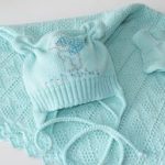 Plaid bleu avec bonnet et chaussettes